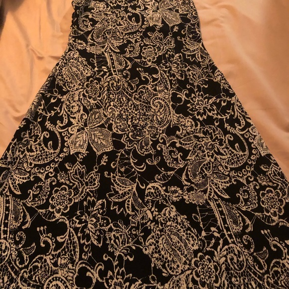 Body Cental knee lengthy Women’s black and white dress - Picture 4 of 6